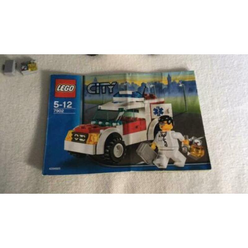 Lego city 7902 dokter met auto en bb.