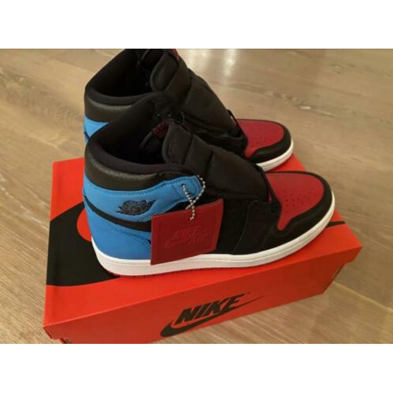 Air Jordan 1 retro high Og “UNC to Chicago”, maat 38,5 (2x)