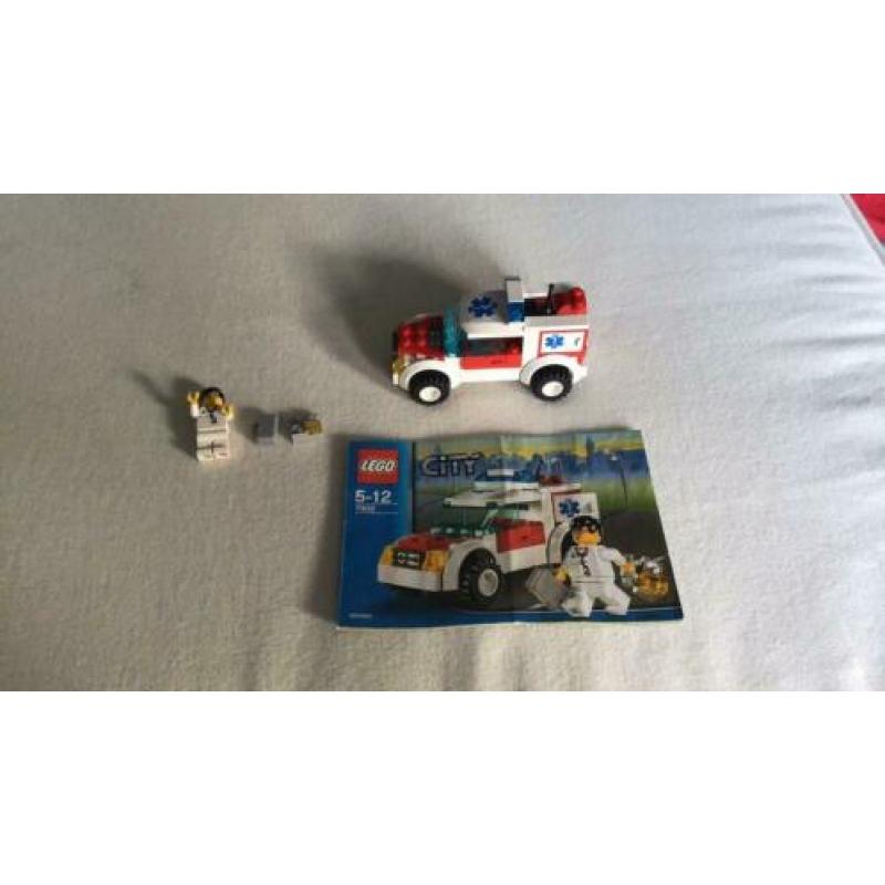 Lego city 7902 dokter met auto en bb.