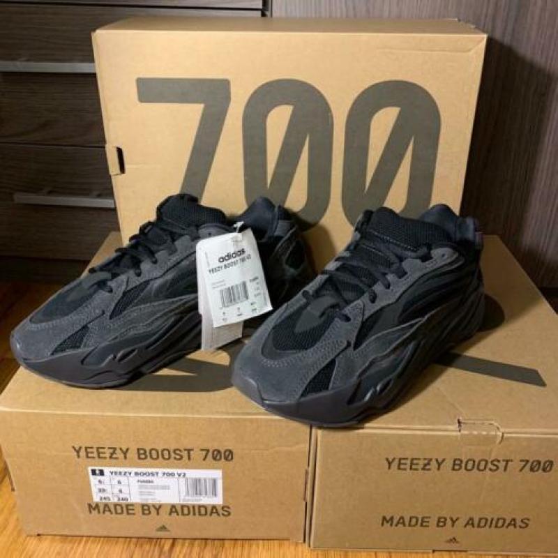 Adidas YEEZY Boost 700 - VANTA