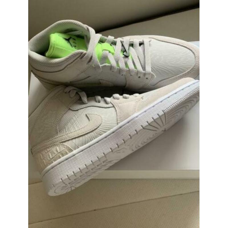 Nike air jordan 1 mid vast grey ghost green