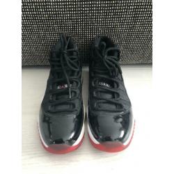 JORDAN 11 RETRO PLAYOFFS 2012 Black/Varsity Red/White - 40,5