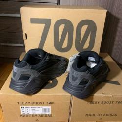 Adidas YEEZY Boost 700 - VANTA