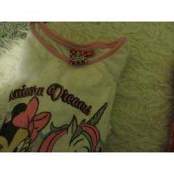 3 x pyjama en onesie maat 110/116