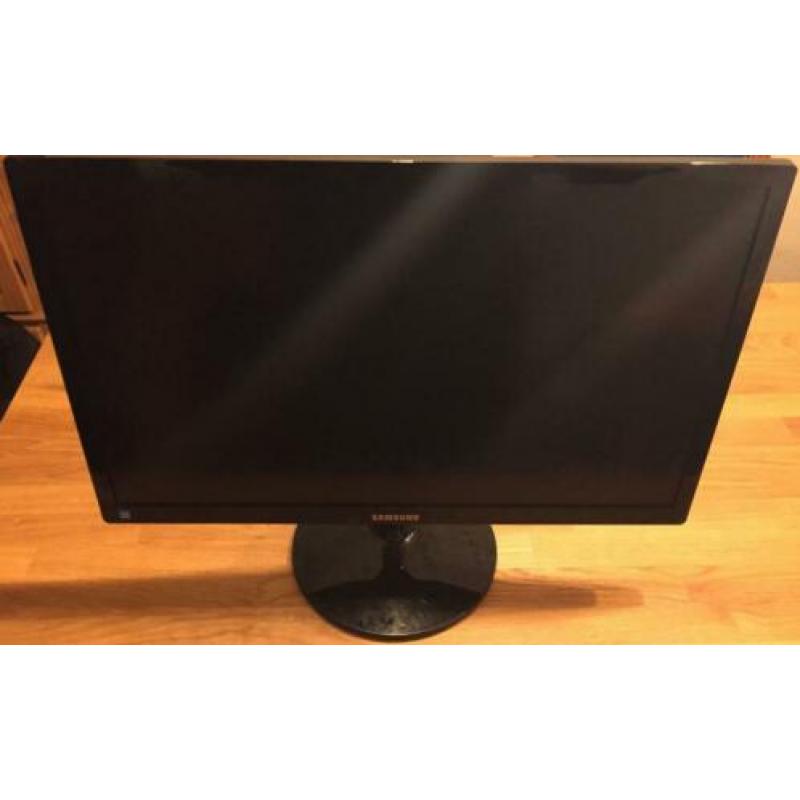 24" monitor + PC AMD X4 860K / 8 GB / NVIDIA GTX 950 / SSD