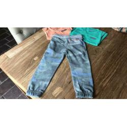 Vingino setje jogging broek en 2 shirts maat 92/98