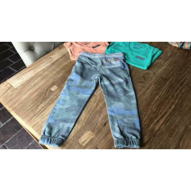 Vingino setje jogging broek en 2 shirts maat 92/98