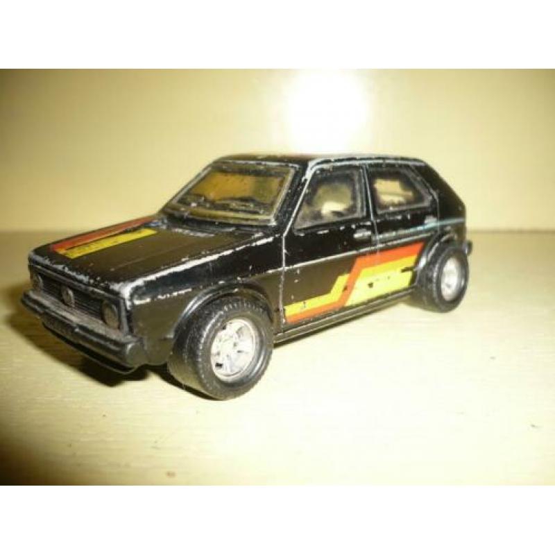 Mie18> oude matchbox super kings vw golf 1981 lesney