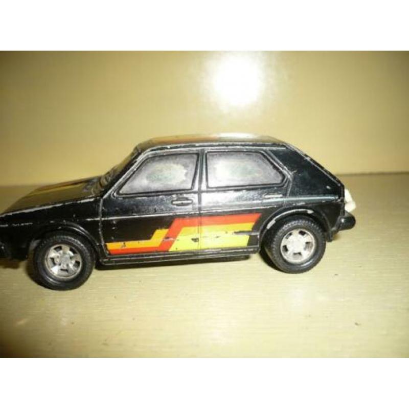 Mie18> oude matchbox super kings vw golf 1981 lesney