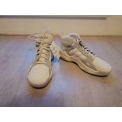 Adidas streetspirit, beige, maat 46 en 46 2/3.