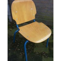 8 leuke vintage industriele stoelen, schoolstoelen