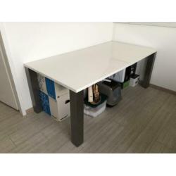 Witte eettafel met RVS poten 6 personen