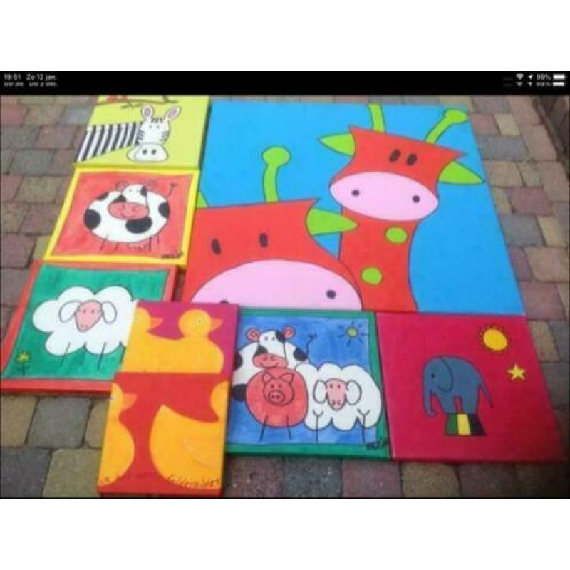 Set met 8 vrolijke canvas schilderijtjes voor de kinderkamer