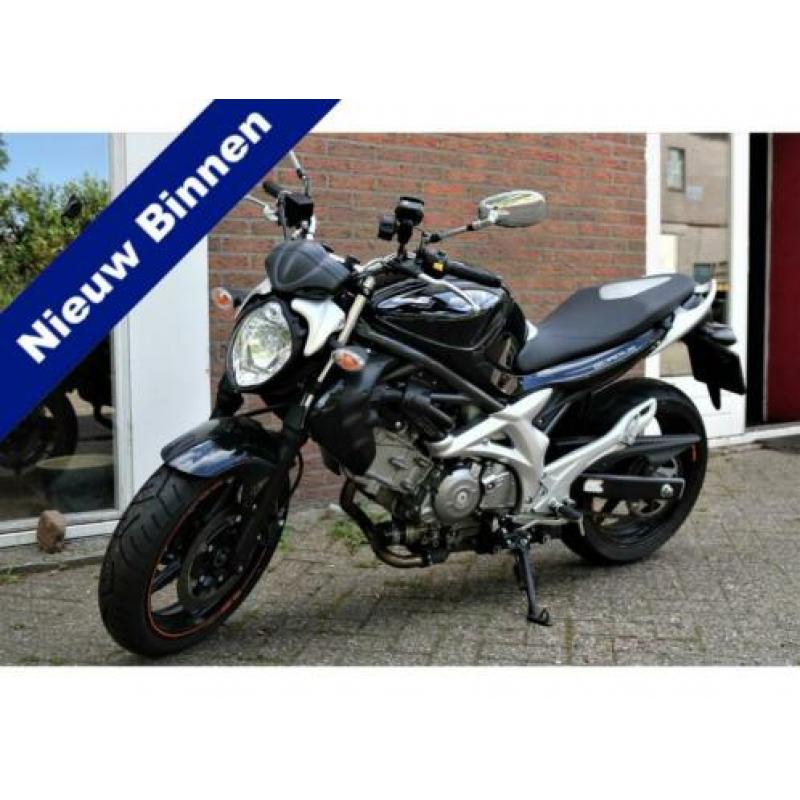 Suzuki Tour Gladius 650CC bjr 2011 54kW/73pk met navigatie!