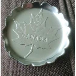 Canadees metalen onderzetje/schaaltje Maple leaf