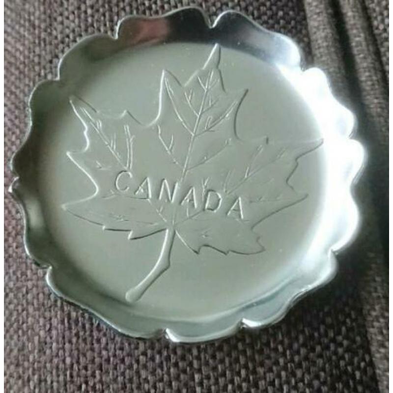 Canadees metalen onderzetje/schaaltje Maple leaf