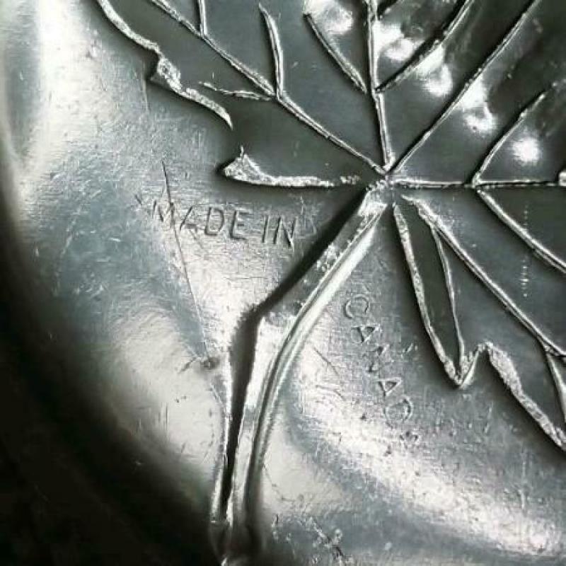 Canadees metalen onderzetje/schaaltje Maple leaf