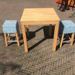 2 bartafels, statafel, hangtafel met 6 krukken van Hutten