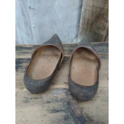 Oude brocante houten klompen wooden shoes *Etage3*