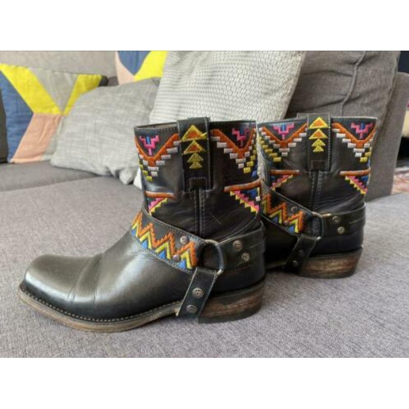 Sendra cowboylaarzen maat 38 -geborduurd met Azteken patroon