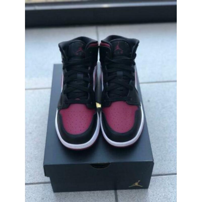 Nike Air Jordan 1 mid Bred toe 38,5 (6US)