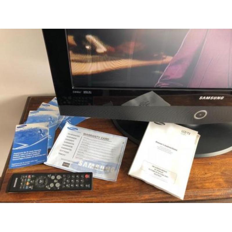 SAMSUNG LCD TV (32 inch./81 cm.)