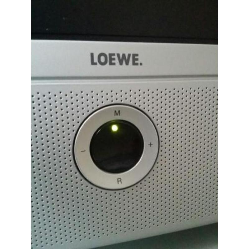 LOEWE FULLHD+ LCD TV Modus 2x HDMi 32 inch + dressoirvoet