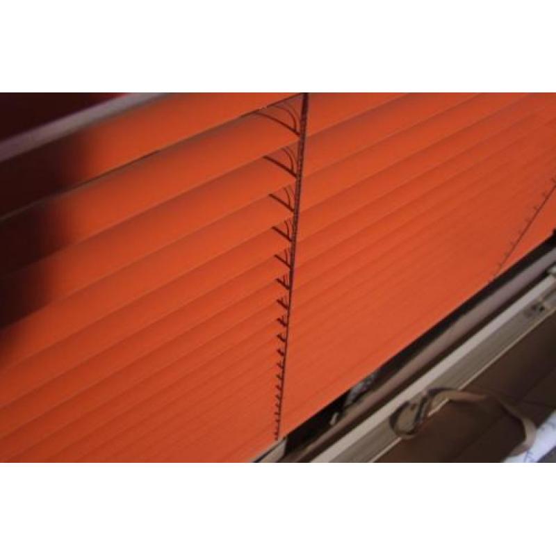 Luxaflex Lightline 25 mm oranje / terra 99 x 117 cm (rechts)