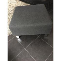 Moderne grijze stoffen hocker poef